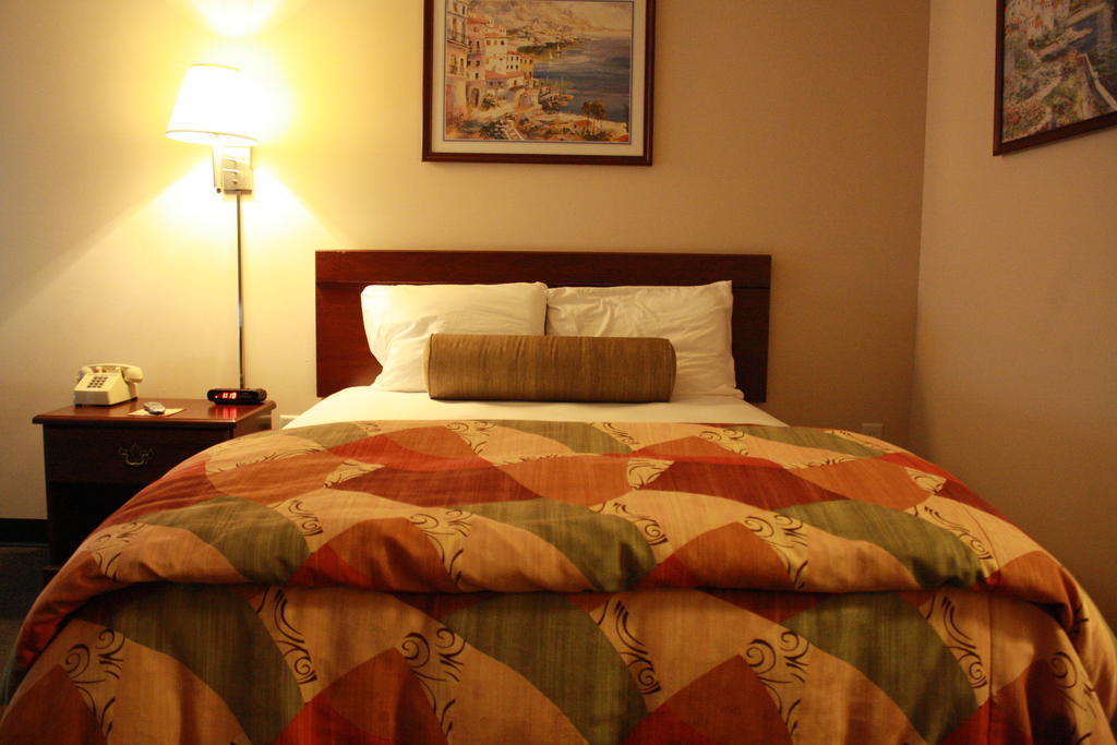 Intown Suites Extended Stay Select Hampton Va Номер фото