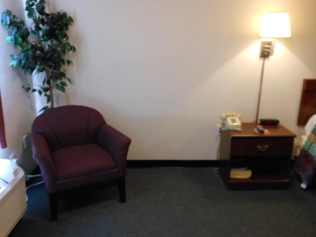 Intown Suites Extended Stay Select Hampton Va Экстерьер фото