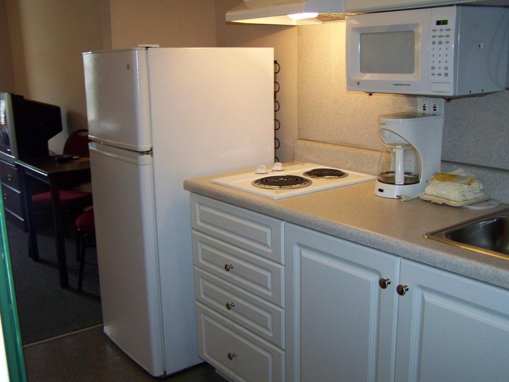 Intown Suites Extended Stay Select Hampton Va Экстерьер фото