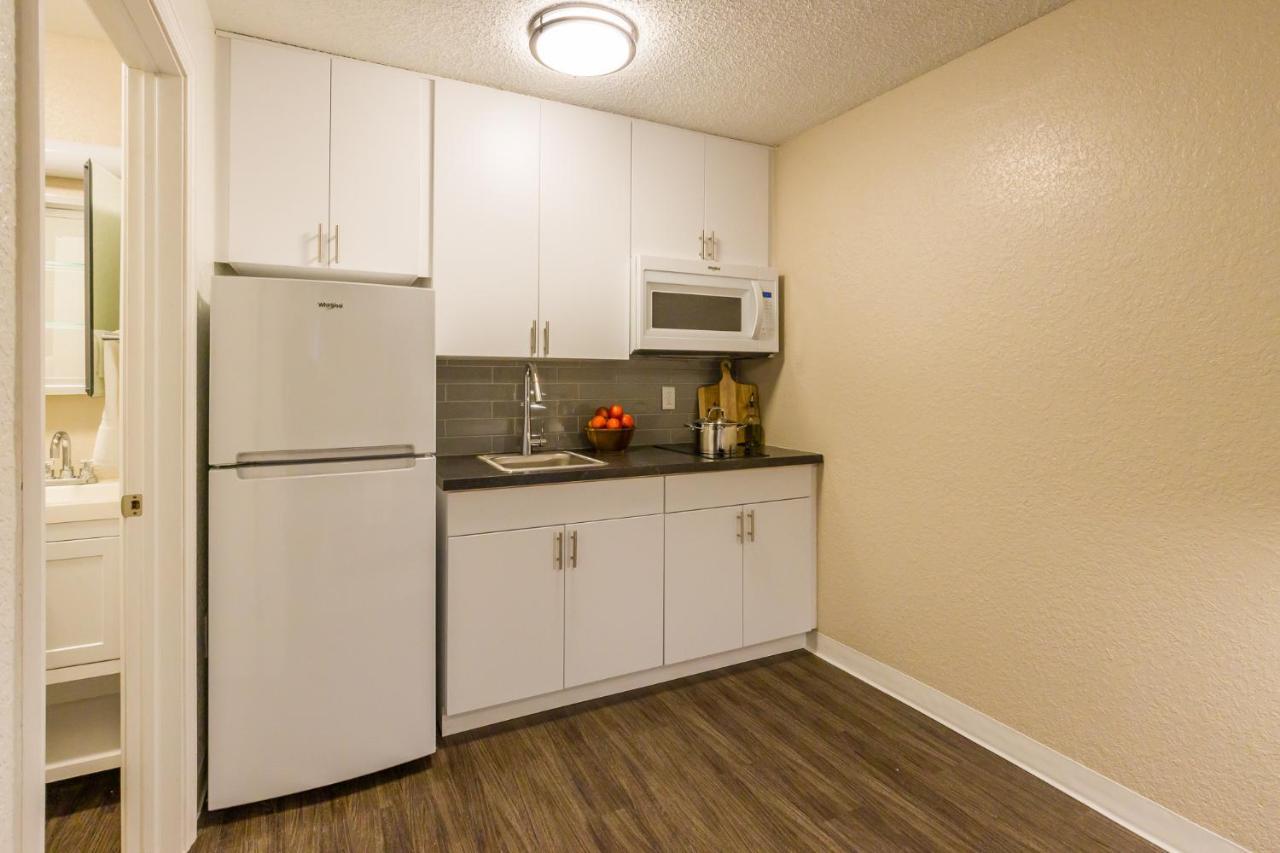 Intown Suites Extended Stay Select Hampton Va Экстерьер фото